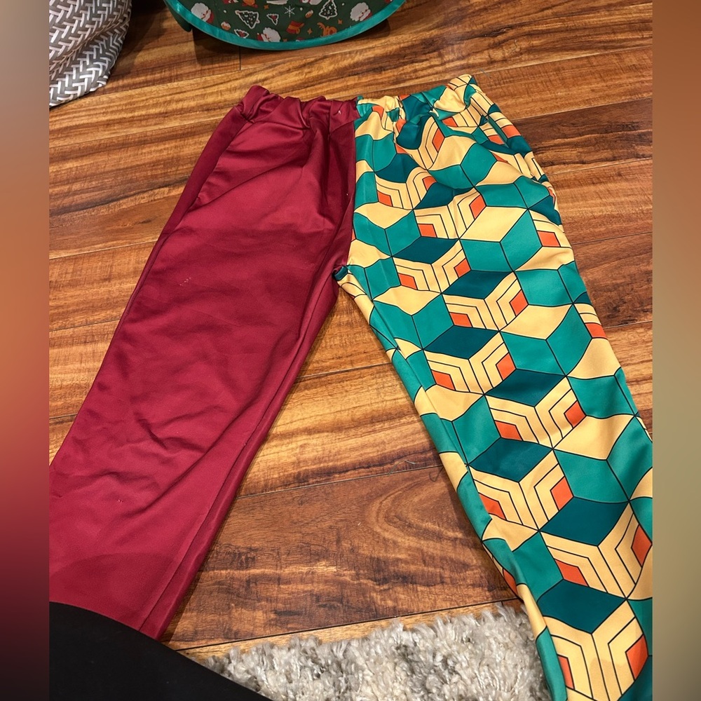 Anime sweatpants in size medium missing drawstring
